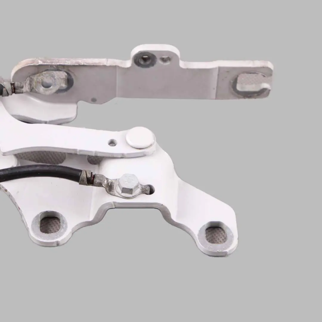 Front Left Engine Bonnet Hinge N/S Titansilber Silver to BMW 3 Series E90 with Part number 7115263 BMW 3 Series E90 Front Left Engine Bonnet Hinge N/S Titansilber Silver - SKU 7115263-TS - Part number 7115263