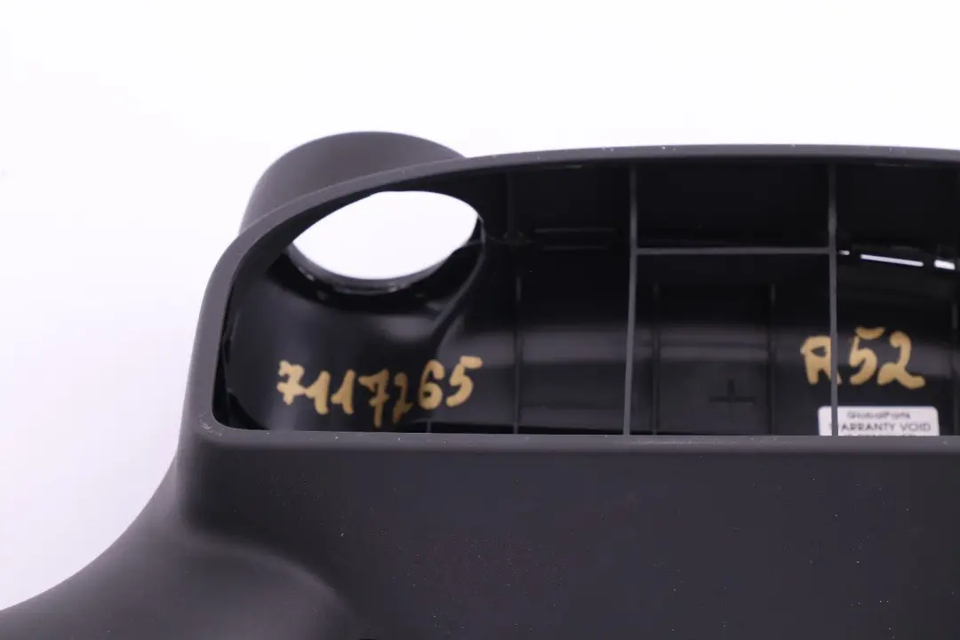 Copertura Trim Uscita Cinghia Roofliner Nero Roll Bar Sinistro per Mini Cabrio R52 con numero di parte 7117265 Mini Cabrio R52 Copertura Trim Uscita Cinghia Roofliner Nero Roll Bar Sinistro - SKU 7117265 - Numero di parte 7117265