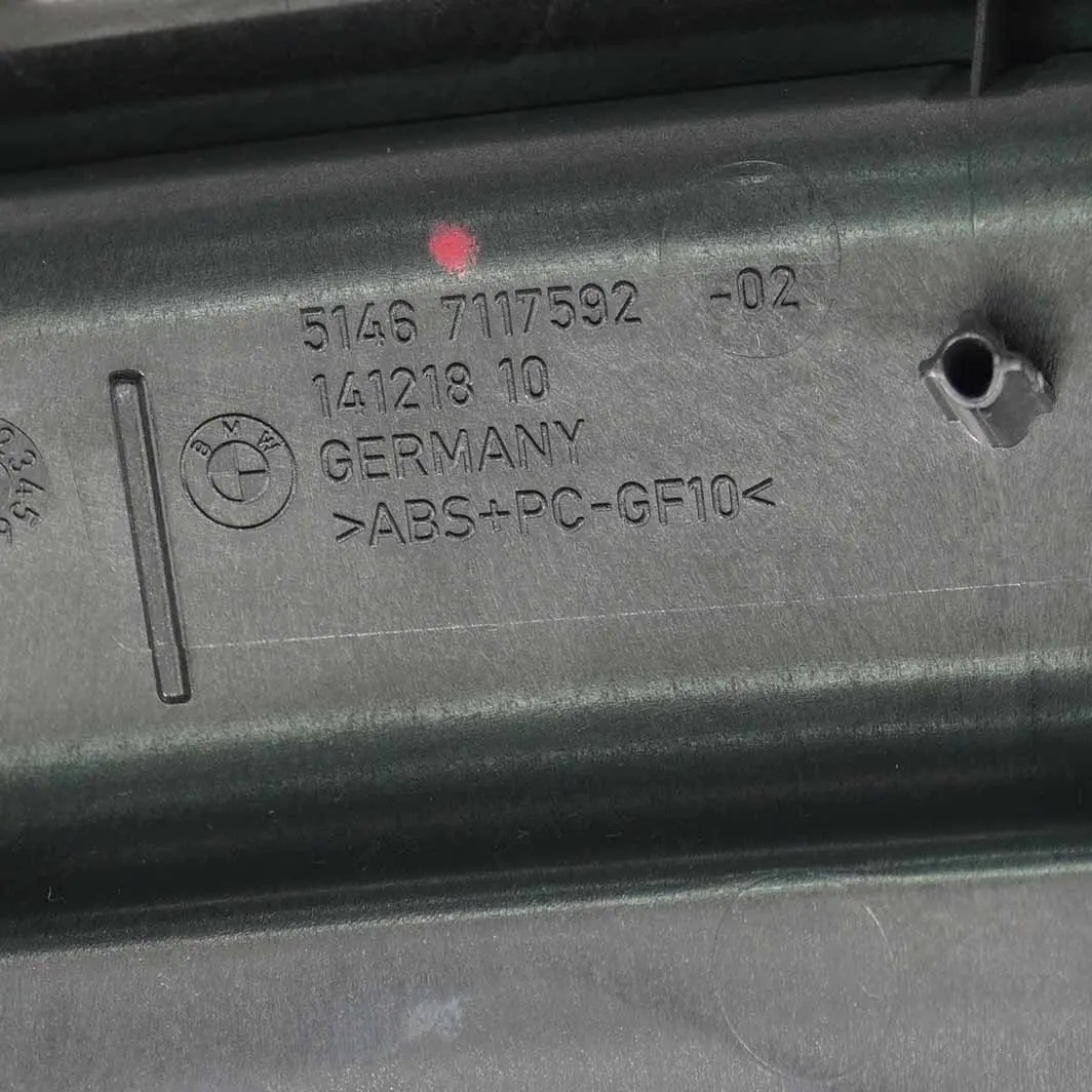 BMW E92 Rejilla Ventilación Ventana Trasera Cubierta de Panel Negro - SKU 7117592 - Número de pieza 7117592
