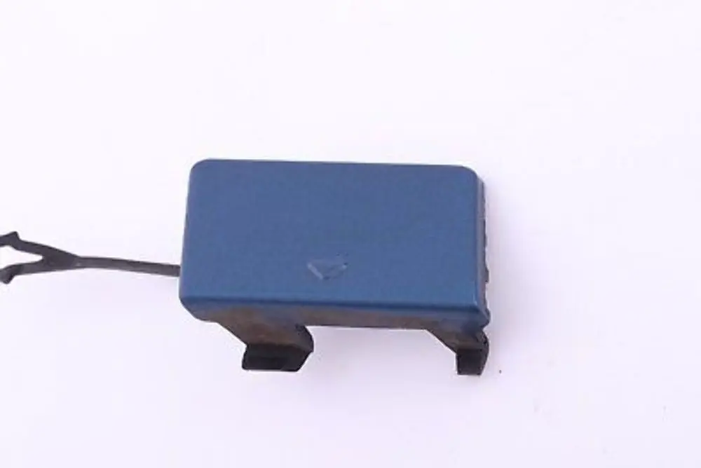 Zaślepka Ucha Holowniczego Przedniego Zderzaka Niebieska do BMW E87 o numerze 7117623 BMW E87 Zaślepka Ucha Holowniczego Przedniego Zderzaka Niebieska - SKU 7117623-SYD - Numer Części 7117623