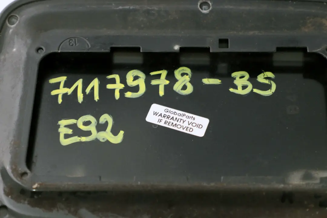 Klapka wlewu paliwa black saphire do BMW E92 o numerze 7117978 BMW E92 Klapka wlewu paliwa black saphire - SKU 7117978-BS - Numer Części 7117978