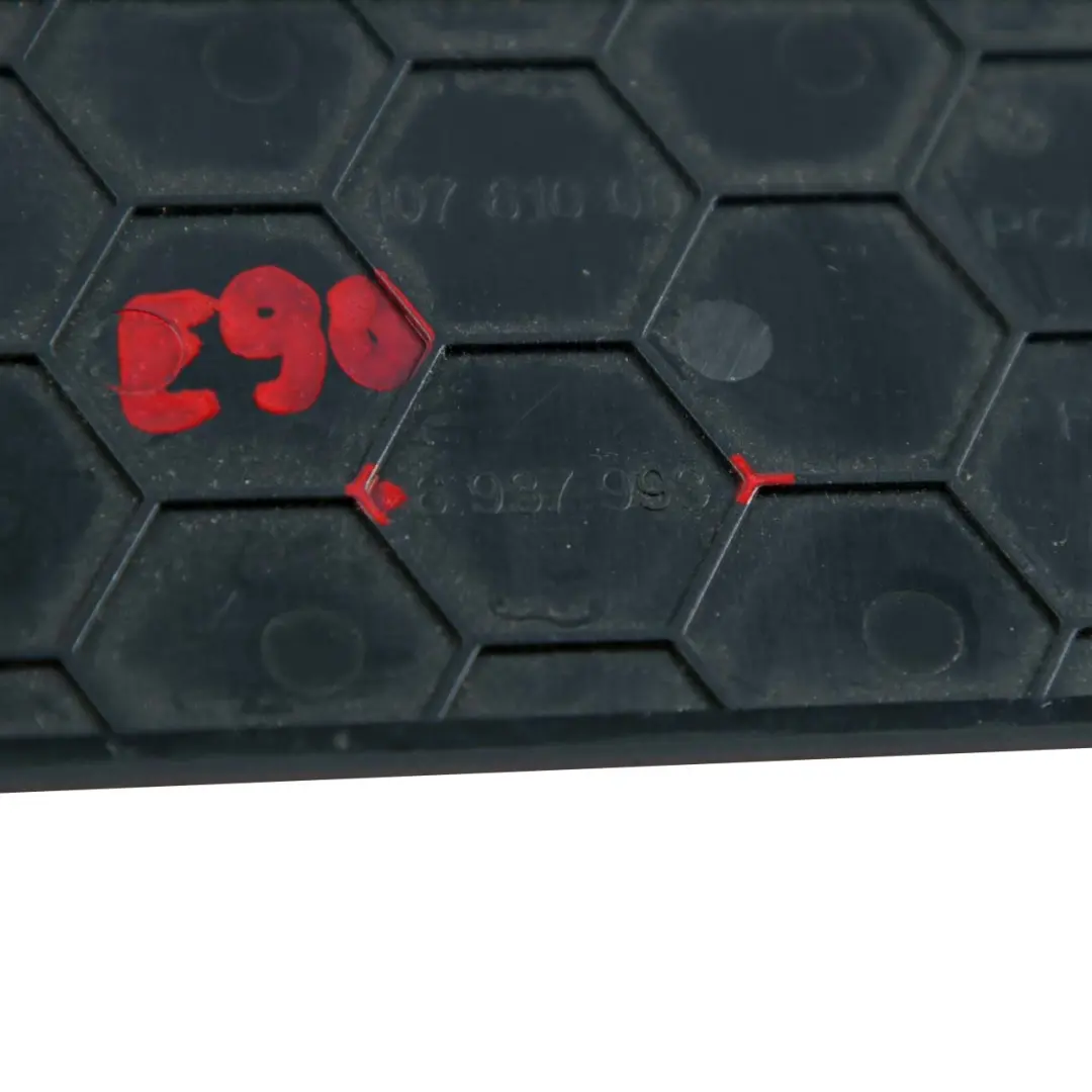 Osłona Obudowa Uchwyt Telefonu do BMW E90 E91 E92 E93 o numerze 7118054 BMW E90 E91 E92 E93 Osłona Obudowa Uchwyt Telefonu - SKU 7118054-7 - Numer Części 7118054