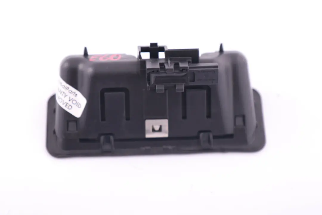 Tapa del maletero Porton trasero Pulsador para BMW E70 E82 E90 con número de pieza 7118158 BMW E70 E82 E90 Tapa del maletero Porton trasero Pulsador - SKU 7118158 - Número de pieza 7118158