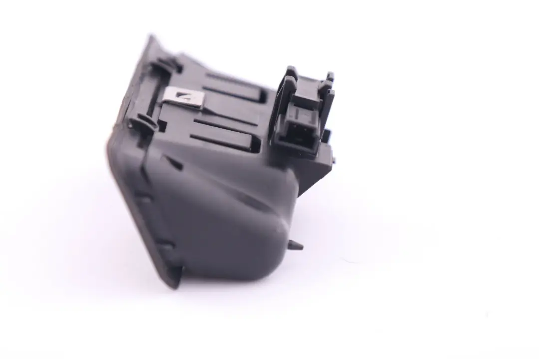 Maniglia a Pulsante del Portellone Bagagliaio per BMW E60 E70 E82 E90 con numero di parte 7118158 BMW E60 E70 E82 E90 Maniglia a Pulsante del Portellone Bagagliaio - SKU 7118158 - Numero di parte 7118158