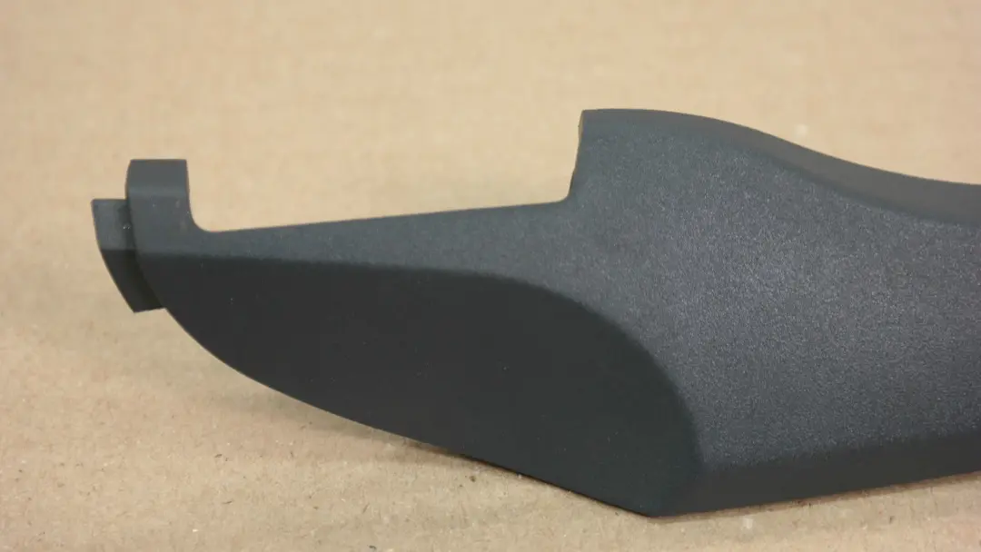 Sedile anteriore sinistro Copertura bullone della cintura sicurezza per BMW E87 con numero di parte 7118491 BMW E87 Sedile anteriore sinistro Copertura bullone della cintura sicurezza - SKU 7118491 - Numero di parte 7118491