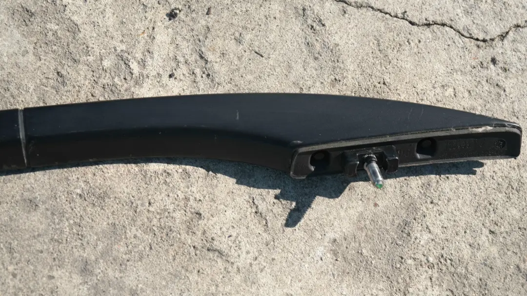 BMW E91 E91N Barre de toit droite garniture extérieure 7118504 - SKU 7118504-1 - Numéro de pièce 51137118504