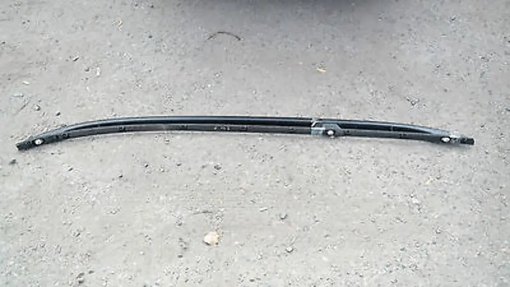 Reling prawy lewy + listwy komplet do BMW E91 o numerze 51137118504 BMW E91 Reling prawy lewy + listwy komplet - SKU 7118504 - Numer Części 51137118504