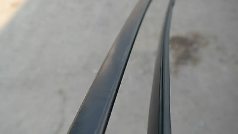 Roof railing, right O/S to BMW 3 Series E91 E91N LCI with Part number 51137118504 BMW 3 Series E91 E91N LCI Roof railing, right O/S - SKU 7118504 - Part number 51137118504