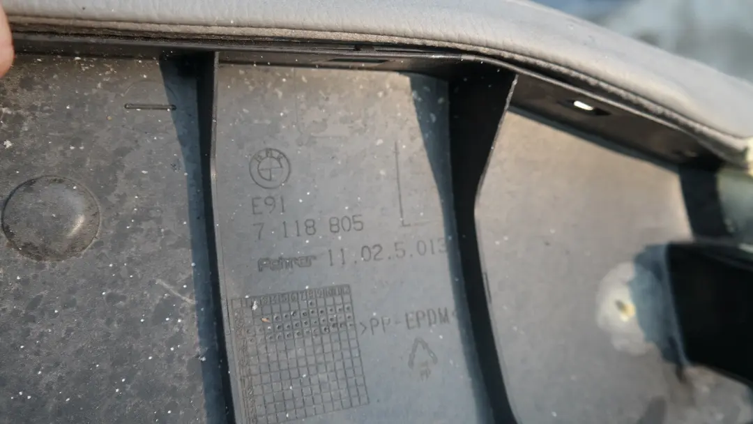 Side Finisher Leather Rear Seat Left N/S Grey Grau to BMW 3 Series E91 with Part number 7118805 BMW 3 Series E91 Side Finisher Leather Rear Seat Left N/S Grey Grau - SKU 7118805 - Part number 7118805