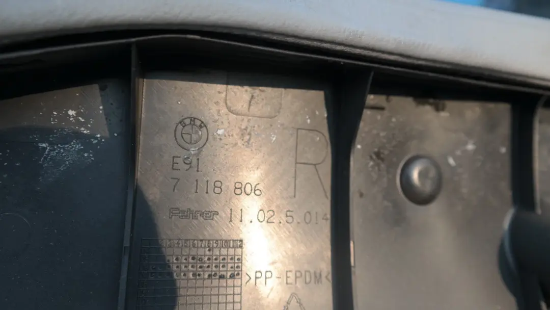 Side Finisher Leather Rear Seat Right O/S Grey Grau to BMW 3 Series E91 with Part number 7118806 BMW 3 Series E91 Side Finisher Leather Rear Seat Right O/S Grey Grau - SKU 7118806 - Part number 7118806