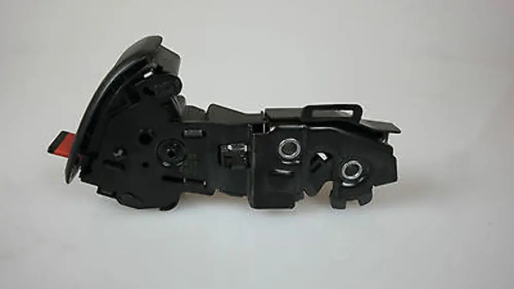 Cierre Asiento Trasero Derecho para BMW E81 E87 E91 X3 F25 X4 F26 con número de pieza 7118820 BMW E81 E87 E91 X3 F25 X4 F26 Cierre Asiento Trasero Derecho - SKU 7118820 - Número de pieza 7118820