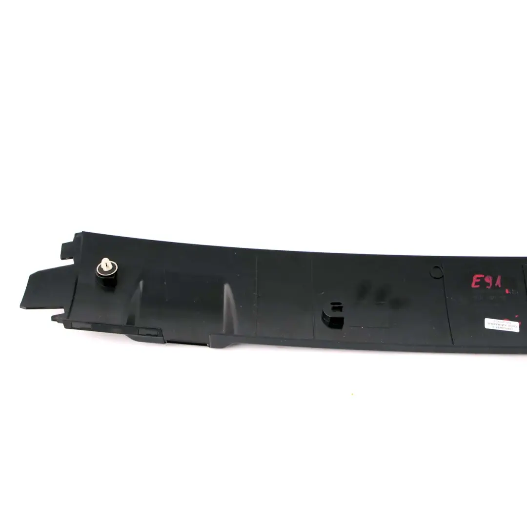 Embellecedor Panel Trasero Parte Superior Tapa Maletero Negro para BMW 3 E91 con número de pieza 7119051 BMW 3 E91 Embellecedor Panel Trasero Parte Superior Tapa Maletero Negro - SKU 7119051 - Número de pieza 7119051