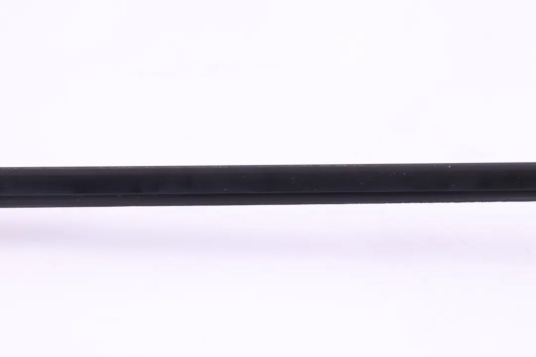 Copertura canale esterno porta anteriore destra Nero per BMW E92 E93 LCi con numero di parte 7119080 BMW E92 E93 LCi Copertura canale esterno porta anteriore destra Nero - SKU 7119086 - Numero di parte 7119080