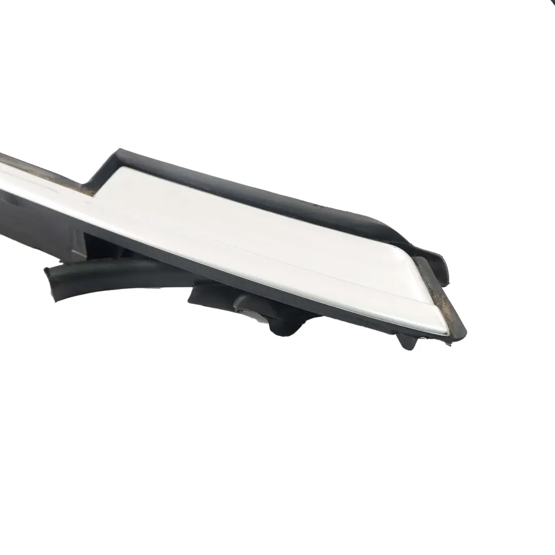 Lateral Ventana Acabado Cromo Trasero Izquierdo para BMW E93 Convertible con número de pieza 7119097 BMW E93 Convertible Lateral Ventana Acabado Cromo Trasero Izquierdo - SKU 7119097-1 - Número de pieza 7119097