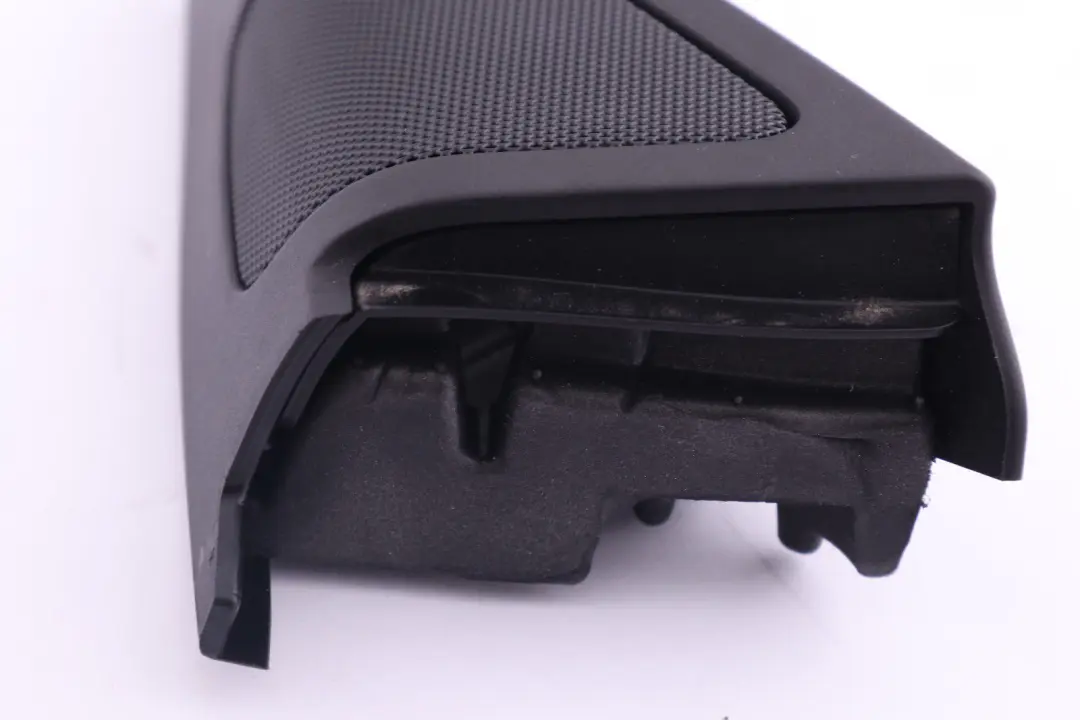 Osłona Głośnika Drzwi Trójkąt Przód Lewy do BMW E92 E92N E93 LCI o numerze 7119173 BMW E92 E92N E93 LCI Osłona Głośnika Drzwi Trójkąt Przód Lewy - SKU 7119173 - Numer Części 7119173