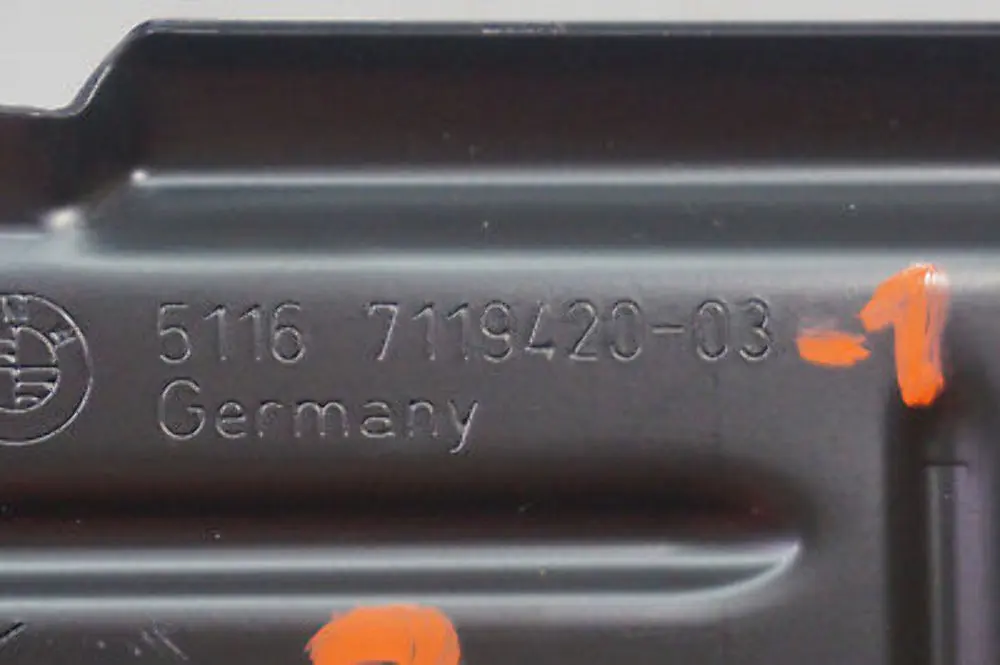 Grab Handle Bracket Rear Right Headlining O/S to BMW 1 Series E81 E87 E87N with Part number 7119420 BMW 1 Series E81 E87 E87N Grab Handle Bracket Rear Right Headlining O/S - SKU 7119420-1 - Part number 7119420