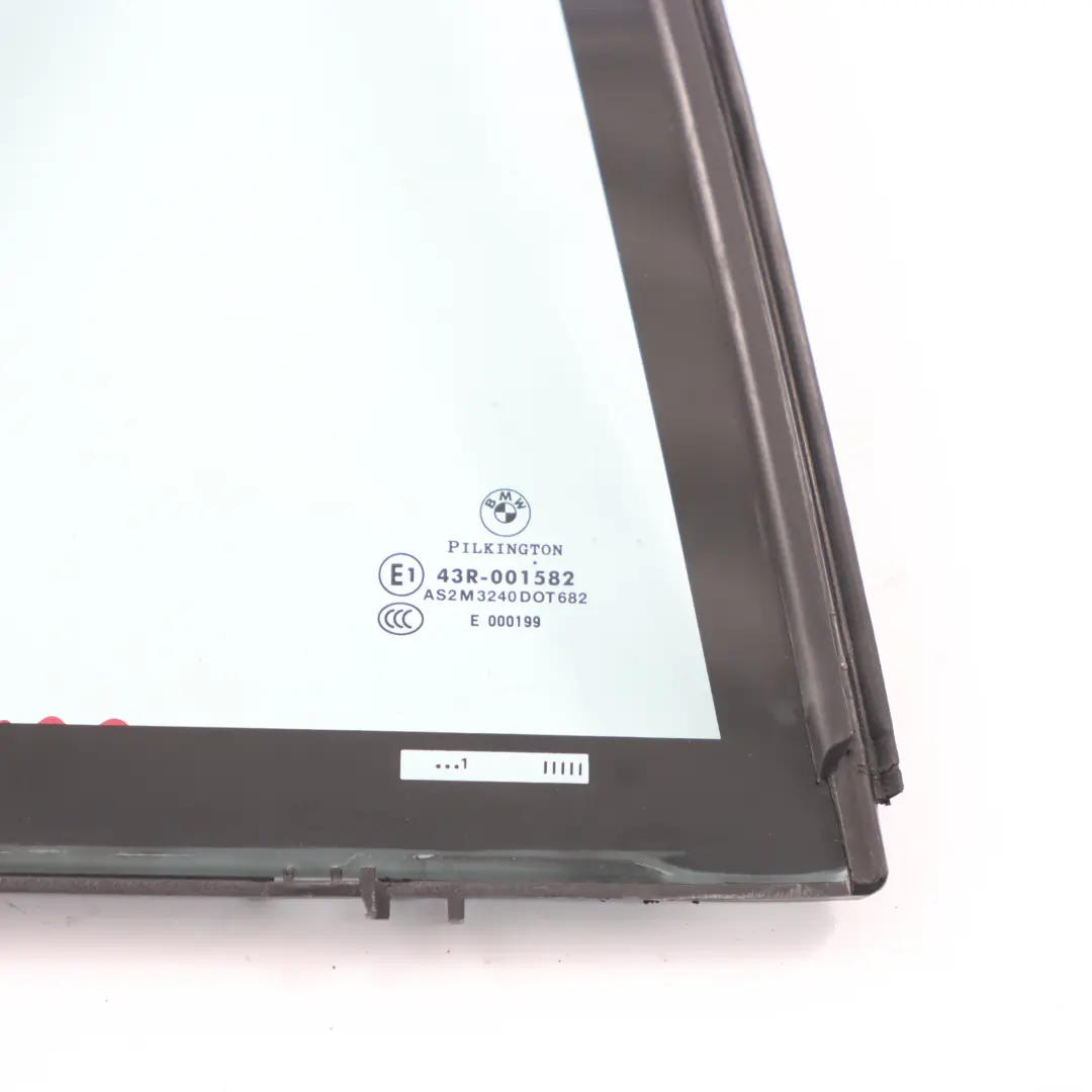 Finestrino Fisso Posteriore Triangolare Destro Verde AS2 per BMW E91 E91 LCI con numero di parte 7119942 BMW E91 E91 LCI Finestrino Fisso Posteriore Triangolare Destro Verde AS2 - SKU 7119942-1 - Numero di parte 7119942