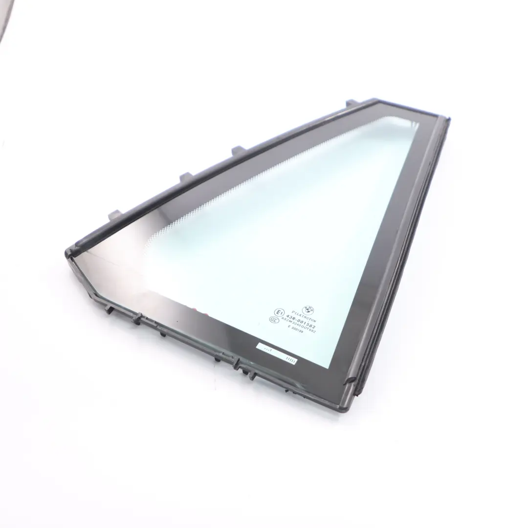 Puerta Trasera Fija Triángulo Derecha Verde AS2 para BMW E91 E91 LCI con número de pieza 7119942 BMW E91 E91 LCI Puerta Trasera Fija Triángulo Derecha Verde AS2 - SKU 7119942-1 - Número de pieza 7119942