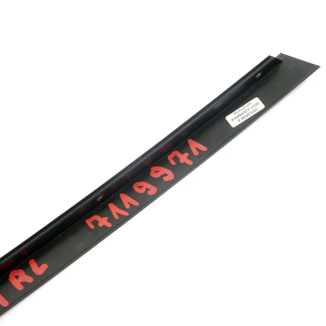 Columna trasera izquierda tapa puerta exterior embellecedor para BMW E91 LCI con número de pieza 51347119971 BMW E91 LCI Columna trasera izquierda tapa puerta exterior embellecedor - SKU 7119971 - Número de pieza 51347119971