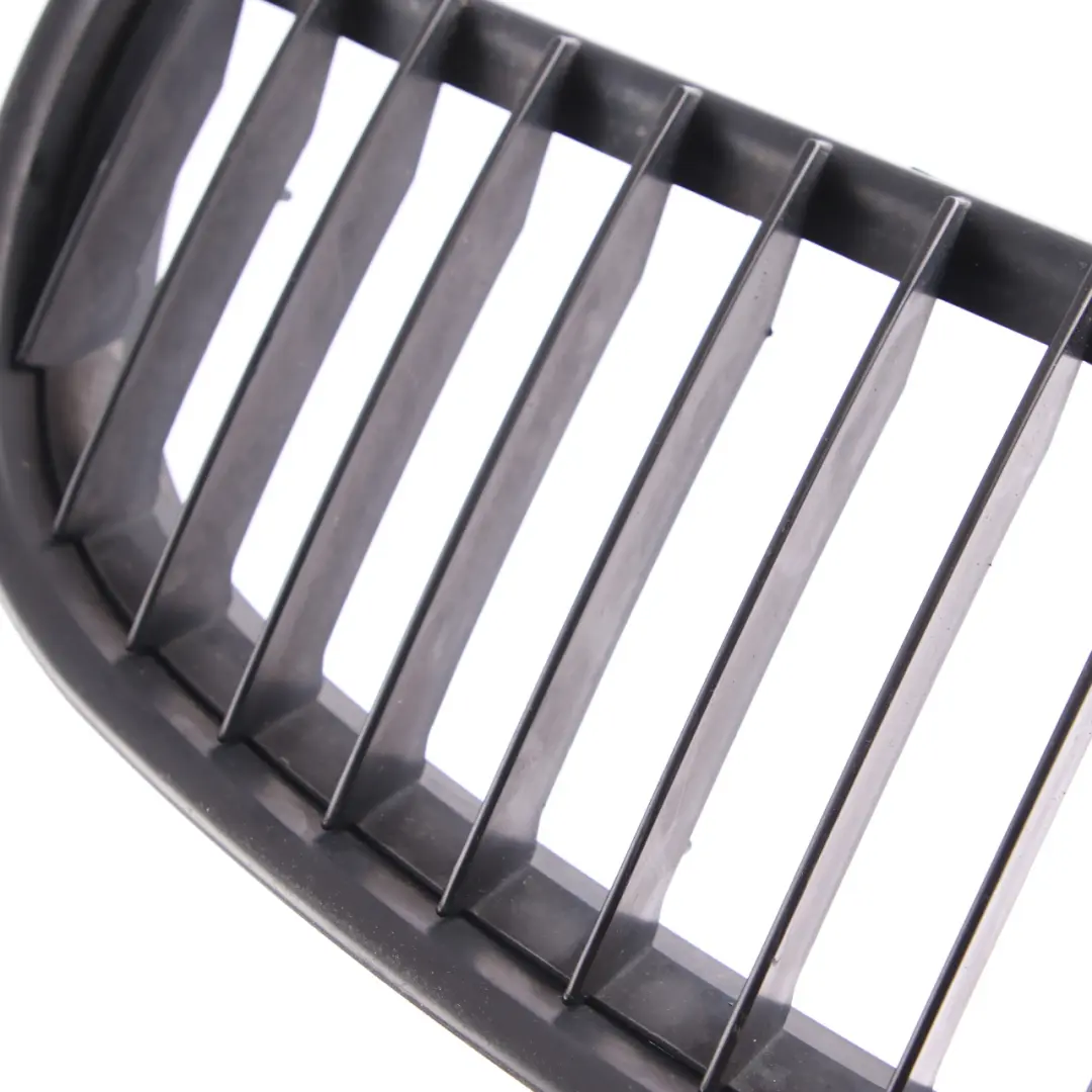 Atrapa Grill Prawy Przód do BMW E90 E91 o numerze 7120010 BMW E90 E91 Atrapa Grill Prawy Przód - SKU 7120010-1 - Numer Części 7120010