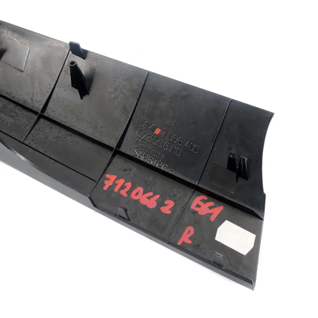 Bagagliaio Carenatura Copertura Posteriore Destra Nero 7066400 per BMW E61 LCI con numero di parte 7120662 BMW E61 LCI Bagagliaio Carenatura Copertura Posteriore Destra Nero 7066400 - SKU 7120662 - Numero di parte 7120662