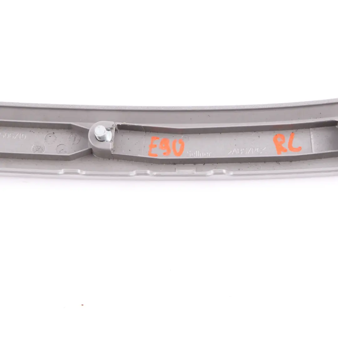 BMW E90 E91Embellecedor Interior Trasero Izquierdo Titan 90 Plata 6970557 - SKU 7121477-3 - Número de pieza 7121477