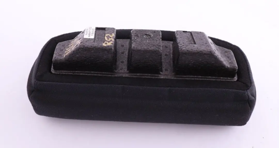 Zagłówek tylny tył materiał do MINI Cabrio R52 o numerze 7121631 MINI Cabrio R52 Zagłówek tylny tył materiał - SKU 7121631 - Numer Części 7121631