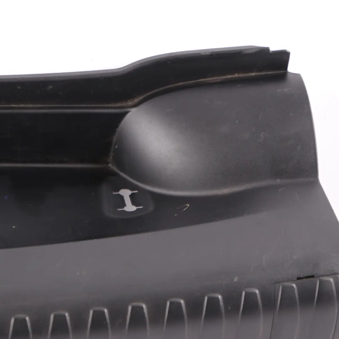 Loading Sill Cover Back Boot Panel Trim para BMW E81 E87 E87N LCI con número de pieza 7123335 BMW E81 E87 E87N LCI Loading Sill Cover Back Boot Panel Trim - SKU 7123335-1 - Número de pieza 7123335