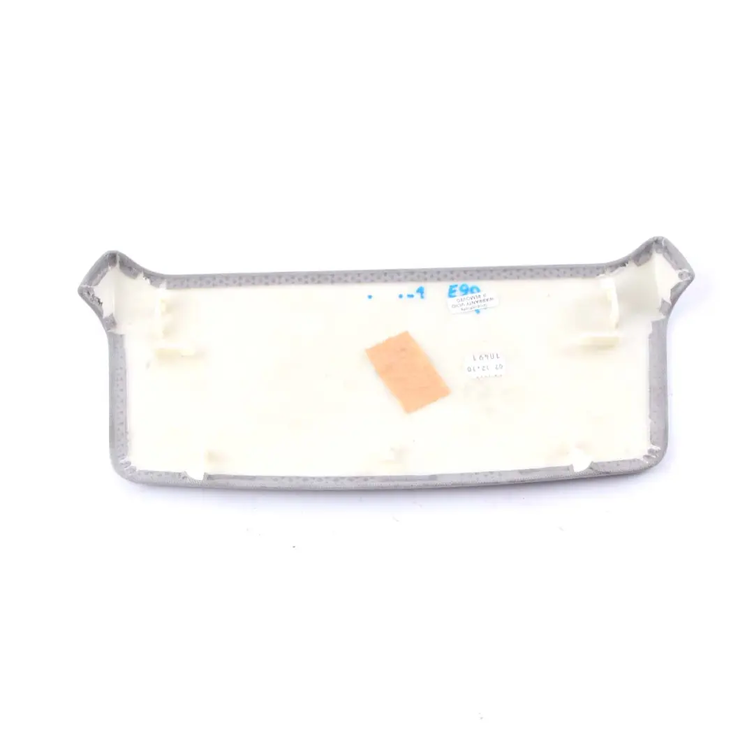 Osłona podsufitki anteny tył szara 7074962 do BMW E90 o numerze 7124904 BMW E90 Osłona podsufitki anteny tył szara 7074962 - SKU 7124904 - Numer Części 7124904