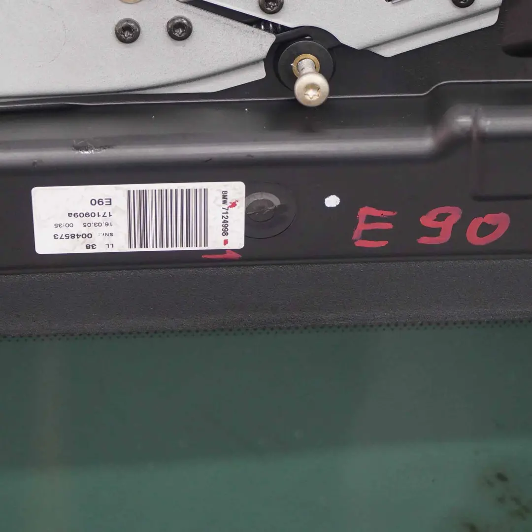 Dach Przesuwny Szyberdach do BMW E90 o numerze 7124998 BMW E90 Dach Przesuwny Szyberdach - SKU 7124998 - Numer Części 7124998