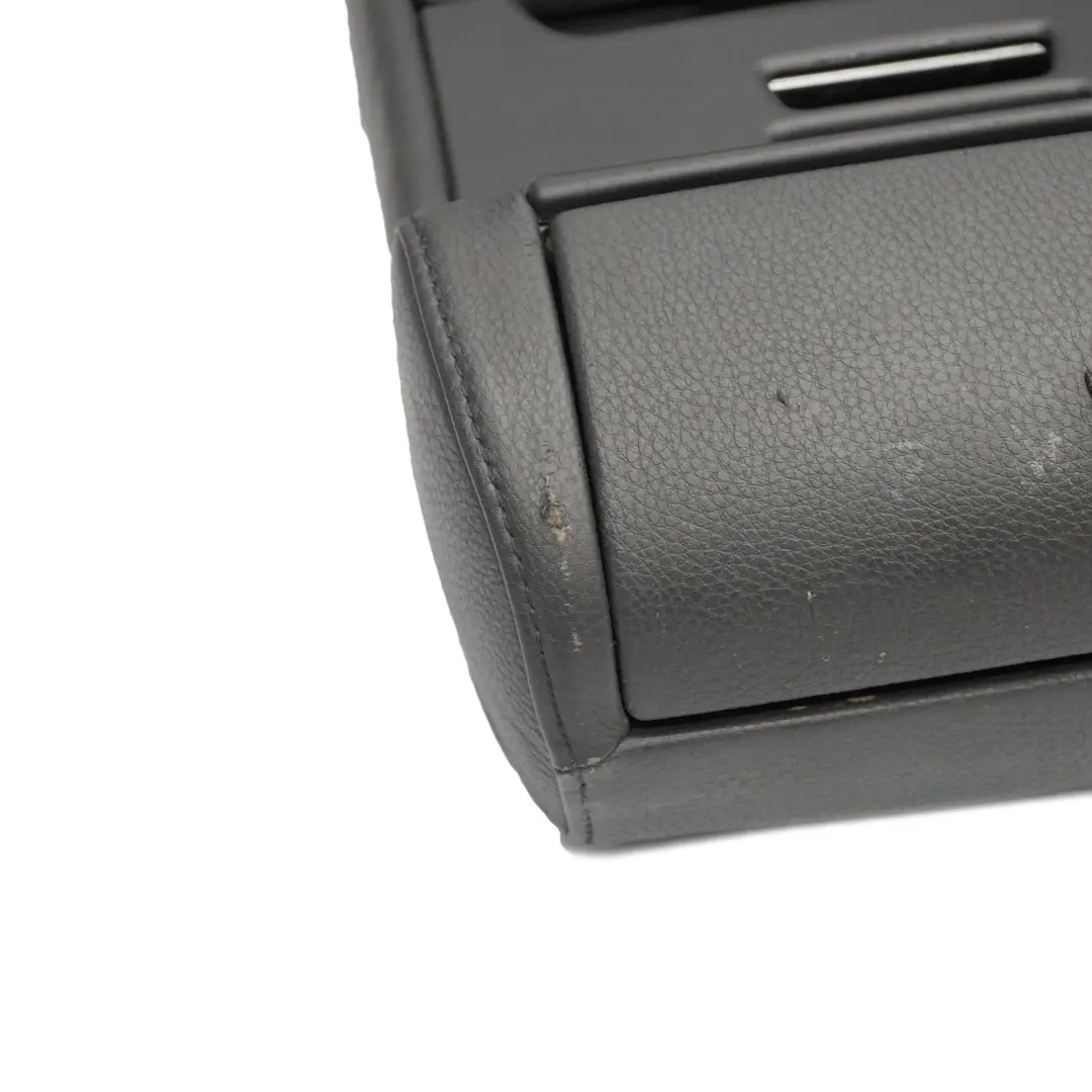 Couvre-dossier siege arriere gauche Couvre-dossier siege cuir noir pour BMW E61 à propos du numéro de pièce 7125229 BMW E61 Couvre-dossier siege arriere gauche Couvre-dossier siege cuir noir - SKU 7125229-1 - Numéro de pièce 7125229