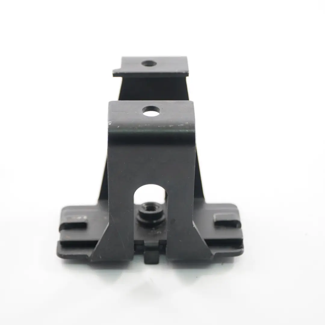 Support de fixation de siège enfant Droit pour BMW F13 à propos du numéro de pièce 7125718 BMW F13 Support de fixation de siège enfant Droit - SKU 7125718 - Numéro de pièce 7125718