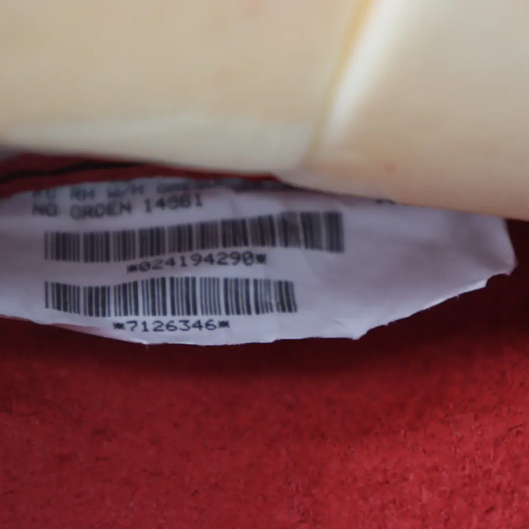 Housse de siège avant droit Housse de siège panneau cuir rouge pour BMW Z4 E85 à propos du numéro de pièce 7126346 BMW Z4 E85 Housse de siège avant droit Housse de siège panneau cuir rouge - SKU 7126346 - Numéro de pièce 7126346