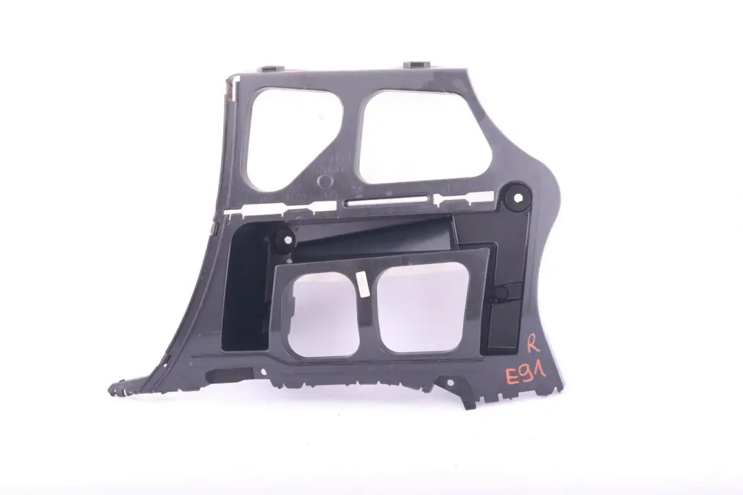 Guida Paraurti Posteriore Laterale Destra 5112 per BMW E91 con numero di parte 51127127716 BMW E91 Guida Paraurti Posteriore Laterale Destra 5112 - SKU 7127716 - Numero di parte 51127127716