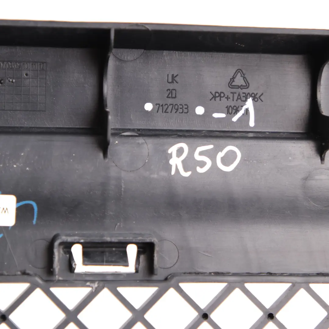 Kratka Zderzaka Środkowa Przód do Mini Cooper R50 R52 o numerze 7127933 Mini Cooper R50 R52 Kratka Zderzaka Środkowa Przód - SKU 7127933-1 - Numer Części 7127933