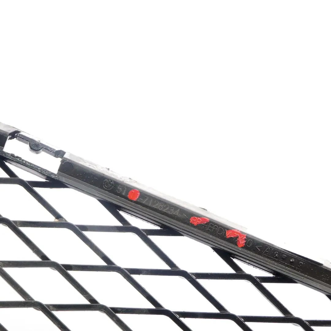 Grata Centro Aperto Paraurti Davanti per BMW E92 E93 con numero di parte 7128234 BMW E92 E93 Grata Centro Aperto Paraurti Davanti - SKU 7128234-1 - Numero di parte 7128234