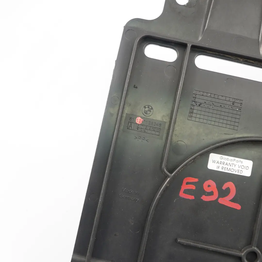 Parachoques Trasero Parte Inferior Guia Central Panel Embellecedor para BMW E92 con número de pieza 7128248 BMW E92 Parachoques Trasero Parte Inferior Guia Central Panel Embellecedor - SKU 7128248 - Número de pieza 7128248