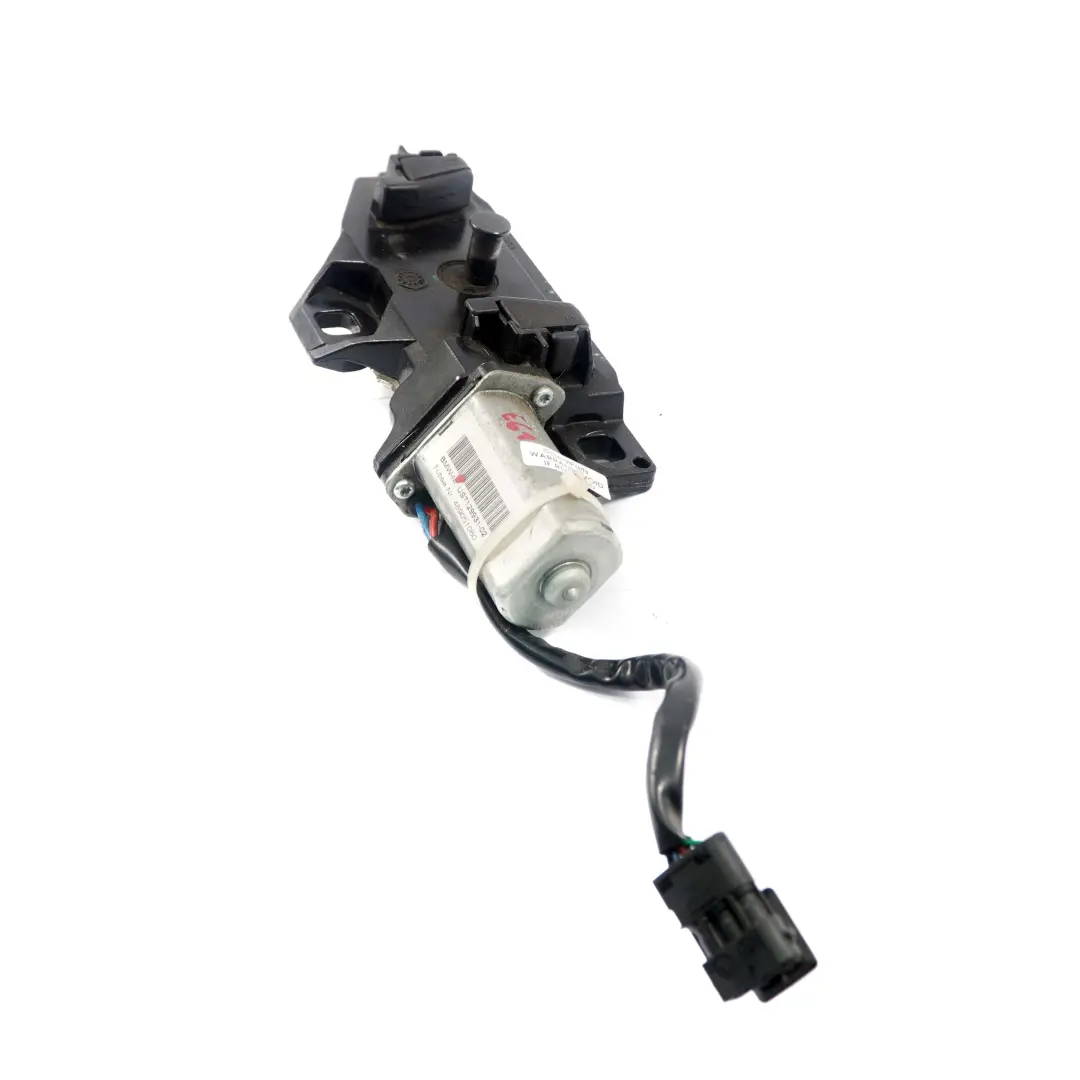 Lock Motor Trunk Lid Power Lock Drive Actuator to BMW E61 X6 E71 Tailgate with Part number 7114613 BMW E61 X6 E71 Tailgate Lock Motor Trunk Lid Power Lock Drive Actuator - SKU 7129931 - Part number 7114613