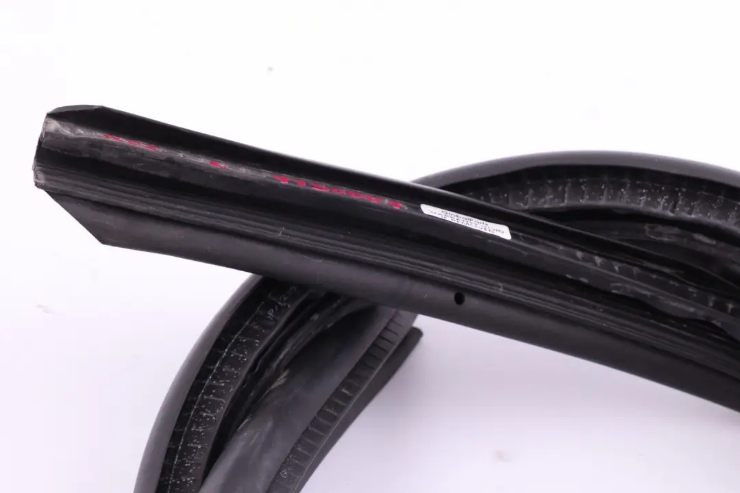 Guarnizione Chiusura Ermetica Porta SX N/S per Mini Cooper R52 Cabrio con numero di parte 7130007 Mini Cooper R52 Cabrio Guarnizione Chiusura Ermetica Porta SX N/S - SKU 7130007 - Numero di parte 7130007