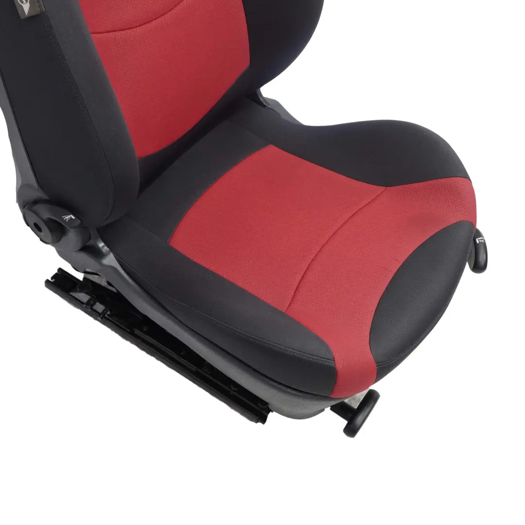 Fotel Sport Lewy Przód Czerwony do Mini R50 R52 o numerze 7130073 Mini R50 R52 Fotel Sport Lewy Przód Czerwony - SKU 7130073 - Numer Części 7130073