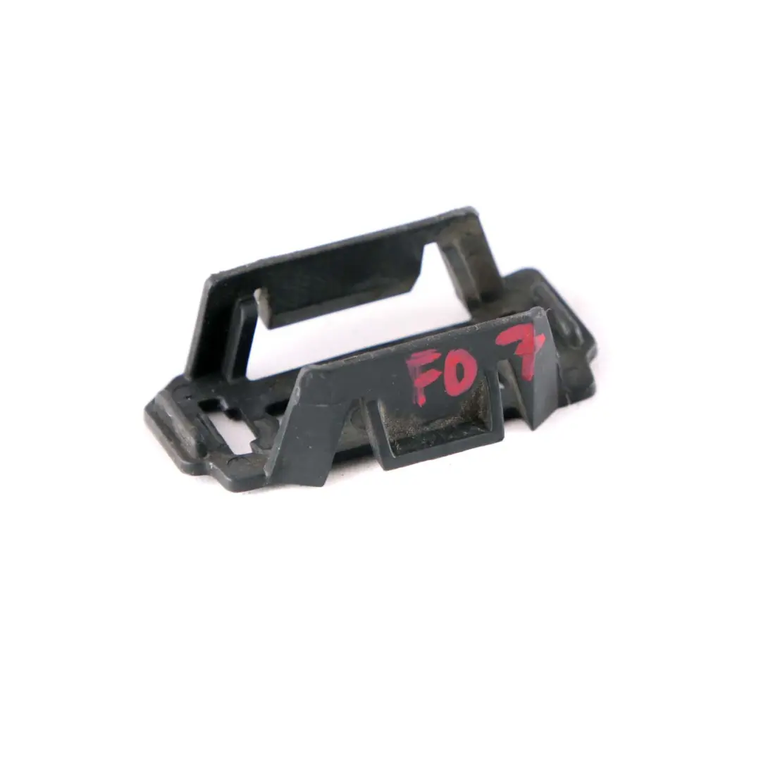 Bumper Front Trim Dummy Plug Right O/S GT Gran Turismo to BMW F07 Plug with Part number 7130344 BMW F07 Plug Bumper Front Trim Dummy Plug Right O/S GT Gran Turismo - SKU 7130344 - Part number 7130344