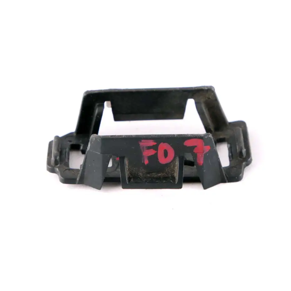 Bumper Front Trim Dummy Plug Right O/S GT Gran Turismo to BMW F07 Plug with Part number 7130344 BMW F07 Plug Bumper Front Trim Dummy Plug Right O/S GT Gran Turismo - SKU 7130344 - Part number 7130344