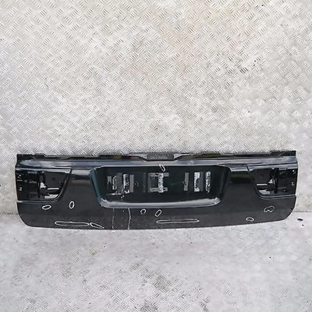 Hayon Dessous Noir Sapphire Metallique pour BMW X5 1 E53 à propos du numéro de pièce 7130827 BMW X5 1 E53 Hayon Dessous Noir Sapphire Metallique - SKU 7130827-BS1 - Numéro de pièce 7130827