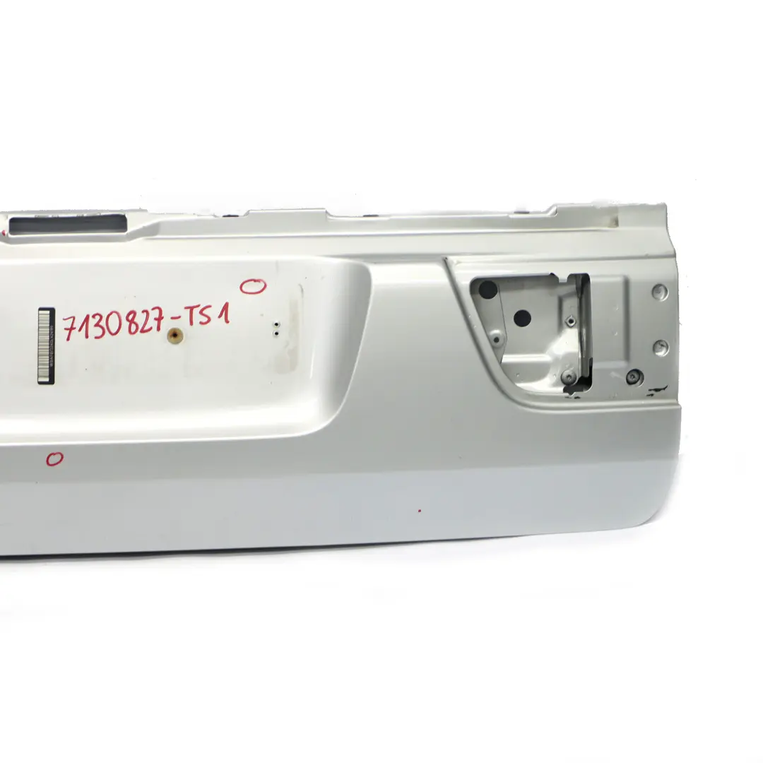 Maletero Tapa Inferior Puerta Trasera Titansilber Titan Plata - 354 para BMW X5 E53 con número de pieza 7130827 BMW X5 E53 Maletero Tapa Inferior Puerta Trasera Titansilber Titan Plata - 354 - SKU 7130827-TS1 - Número de pieza 7130827