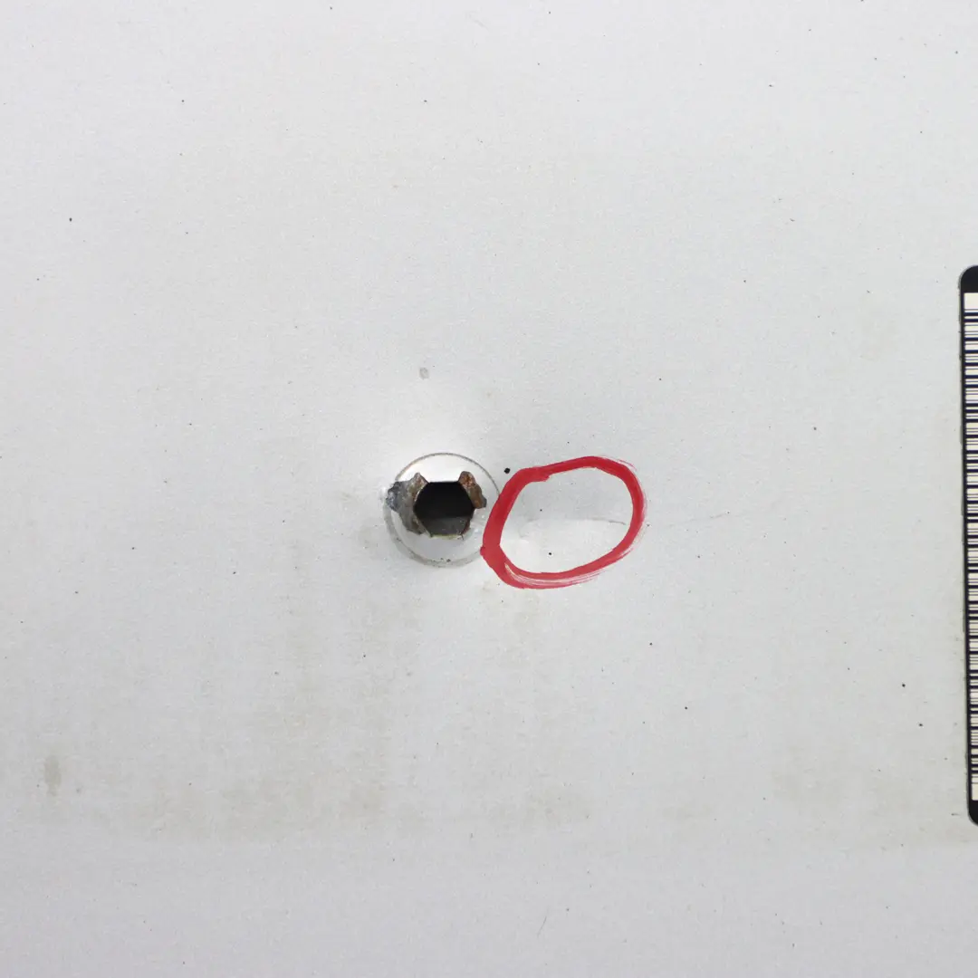 Maletero Tapa Inferior Puerta Trasera Titansilber Titan Plata - 354 para BMW X5 E53 con número de pieza 7130827 BMW X5 E53 Maletero Tapa Inferior Puerta Trasera Titansilber Titan Plata - 354 - SKU 7130827-TS1 - Número de pieza 7130827