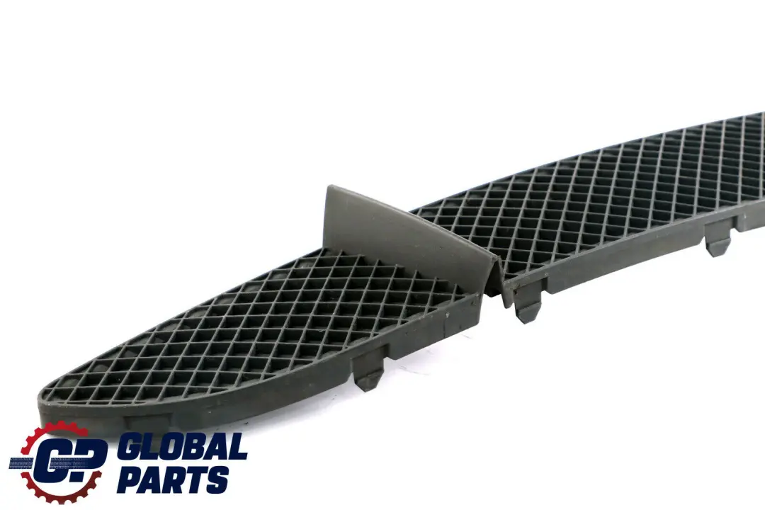 Grill Kratka Atrapa Panel Zderzaka do BMW E87 o numerze 7131690 BMW E87 Grill Kratka Atrapa Panel Zderzaka - SKU 7131690 - Numer Części 7131690