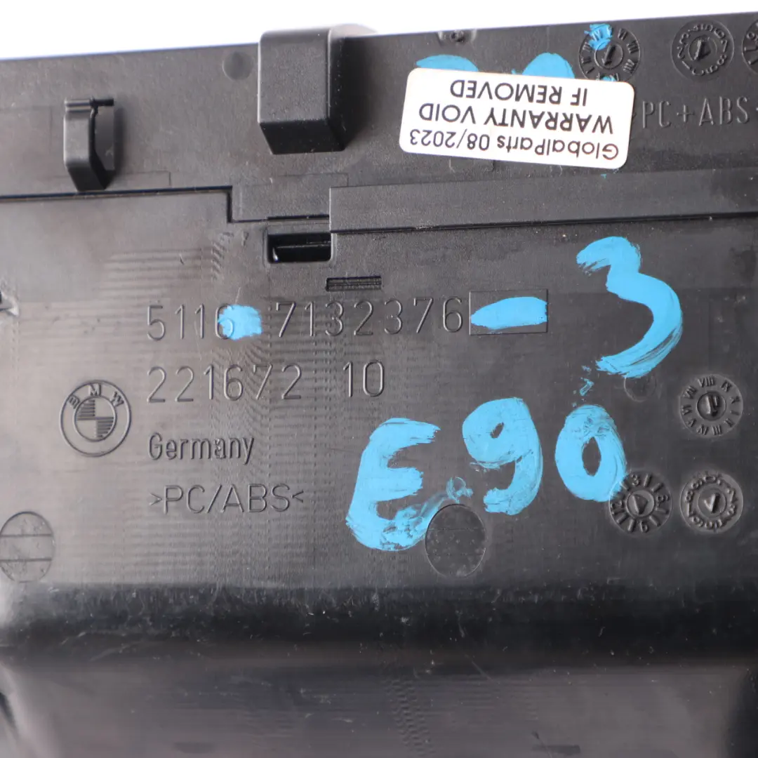 Półka Schowek Na Okulary 7132376 do BMW E90 E91 o numerze 6982453 BMW E90 E91 Półka Schowek Na Okulary 7132376 - SKU 7132376-3 - Numer Części 6982453