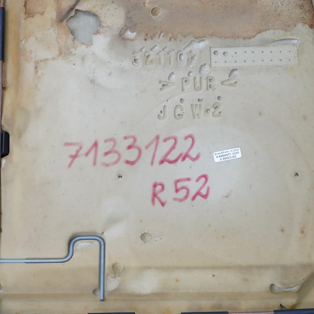 Kanapa Siedzisko Tylne Materiał do Mini R52 Cabrio o numerze 7133122 Mini R52 Cabrio Kanapa Siedzisko Tylne Materiał - SKU 7133122 - Numer Części 7133122