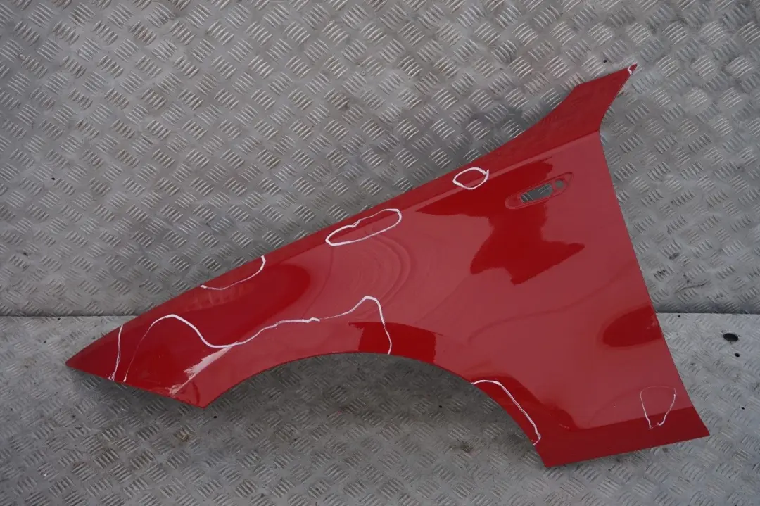 Fahrerseite Seitenwand vorne links Kotflügel Japanrot Rot für BMW 1 E81 E82 E87 E88 mit Teilenummer 7133227 BMW 1 E81 E82 E87 E88 Fahrerseite Seitenwand vorne links Kotflügel Japanrot Rot - SKU 7133227-JR4 - Teilenummer 7133227