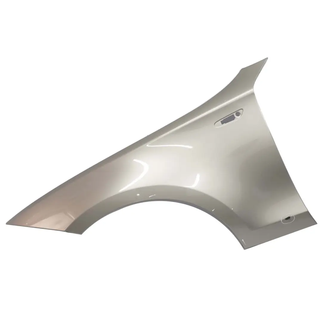 Aile Latérale Avant Gauche Cachemire Argent - A72 pour BMW E81 E87 à propos du numéro de pièce 7133227 BMW E81 E87 Aile Latérale Avant Gauche Cachemire Argent - A72 - SKU 7133227-KAS1 - Numéro de pièce 7133227